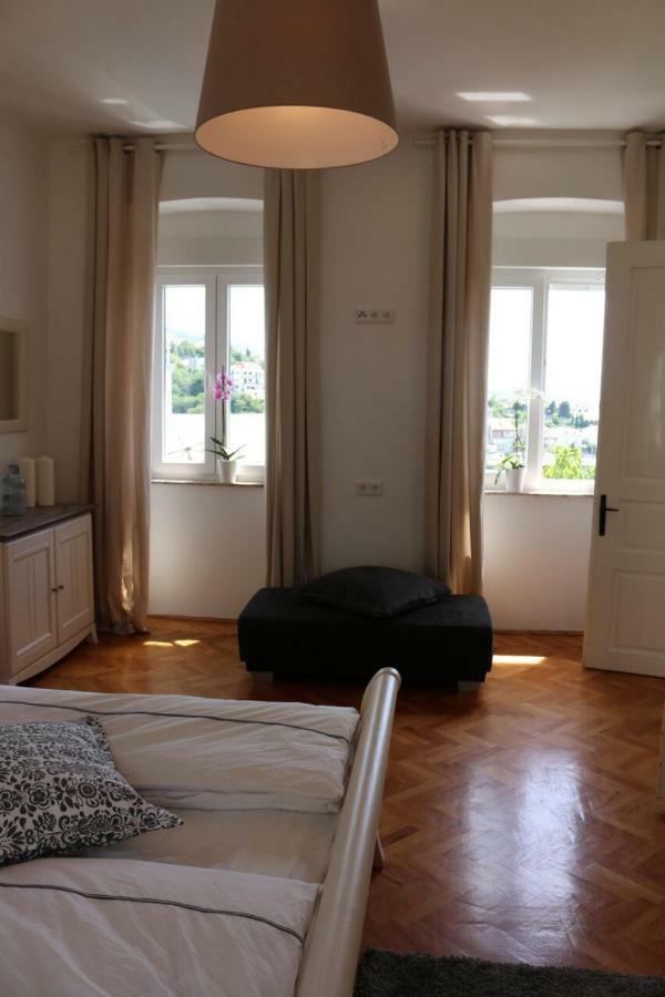Central House Nona Crikvenica Eksteriør bilde