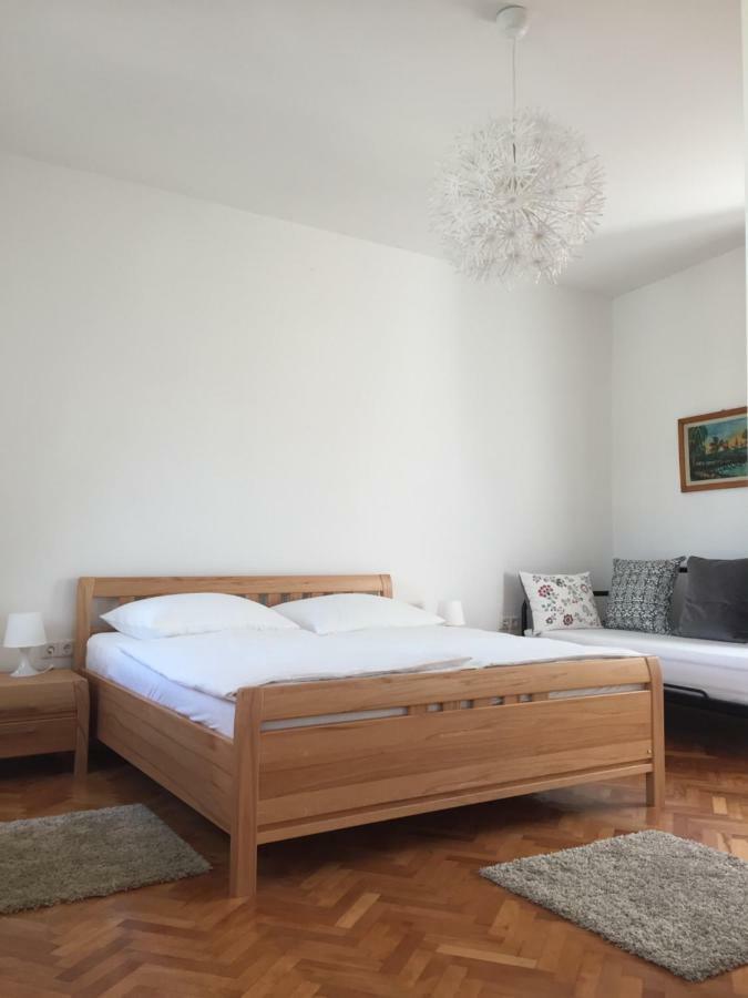 Central House Nona Crikvenica Eksteriør bilde
