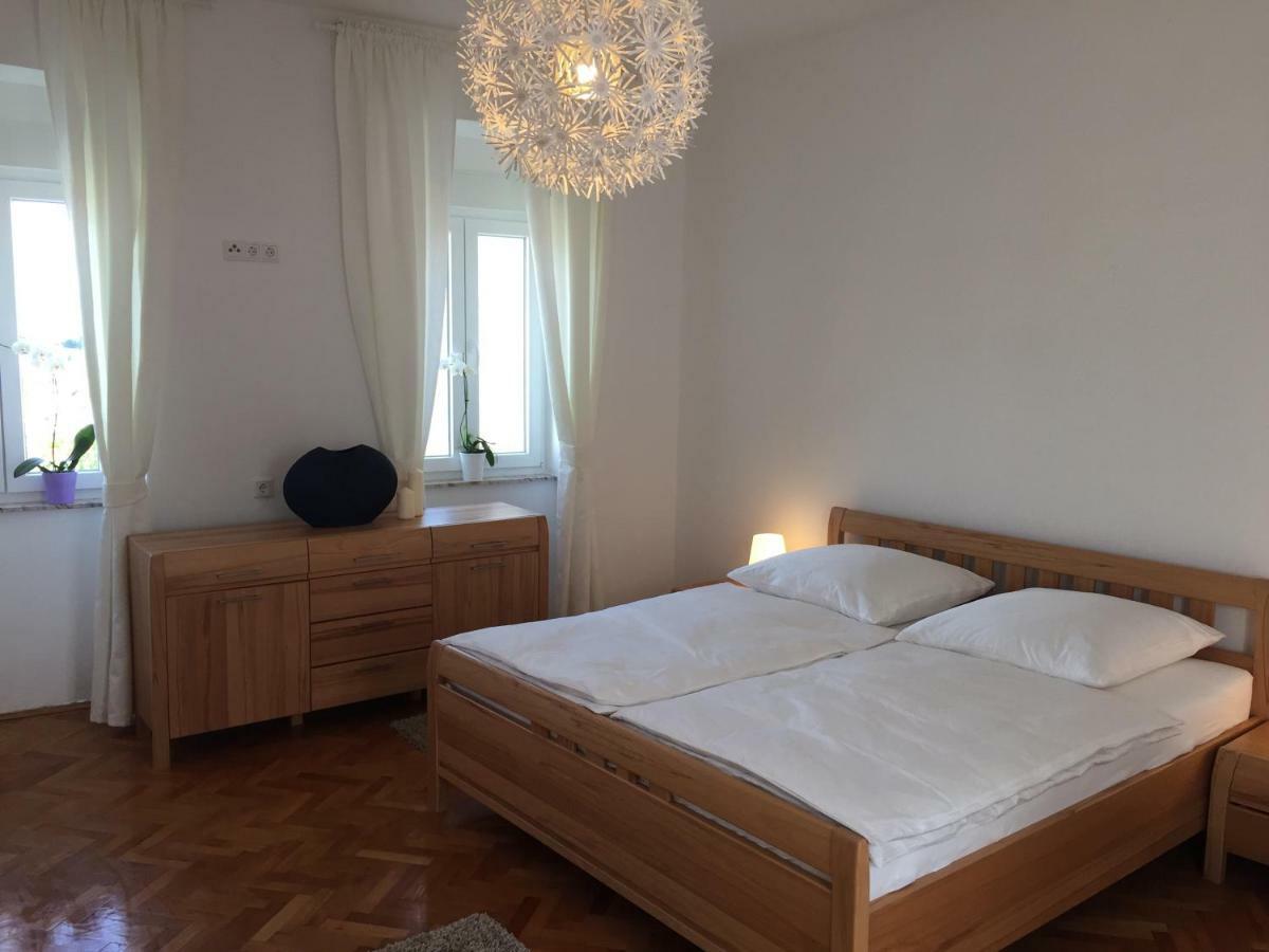 Central House Nona Crikvenica Eksteriør bilde