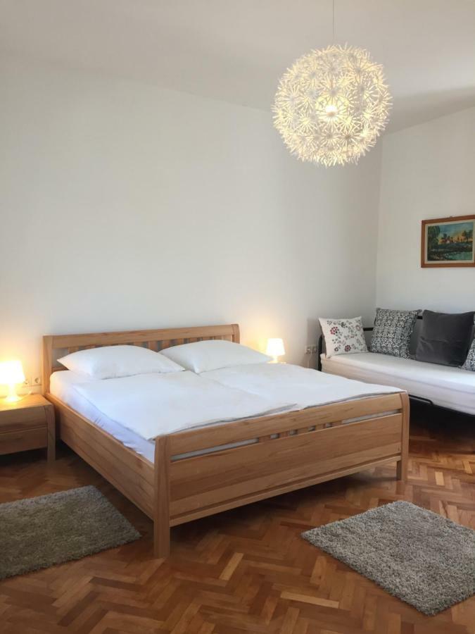 Central House Nona Crikvenica Eksteriør bilde