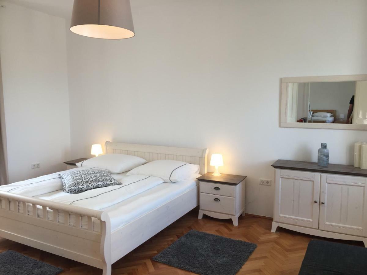 Central House Nona Crikvenica Eksteriør bilde
